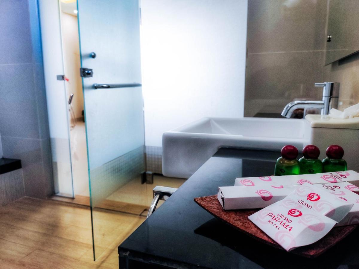 Grand Parama Hotel Tanjung Redep Екстер'єр фото
